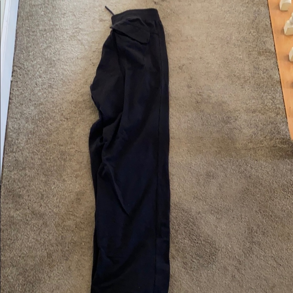All black lululemon pants